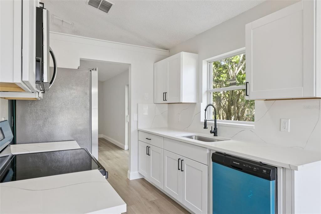 Activo con contrato: $279,900 (3 camas, 2 baños, 1097 Pies cuadrados)