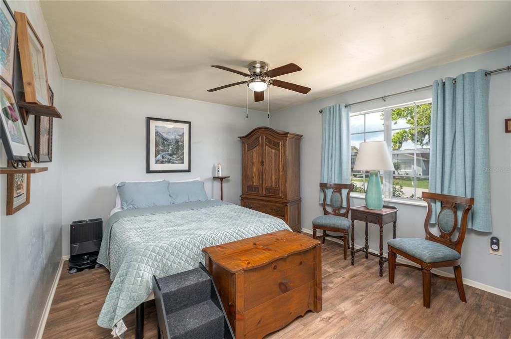 For Sale: $275,000 (2 beds, 2 baths, 1249 Square Feet)