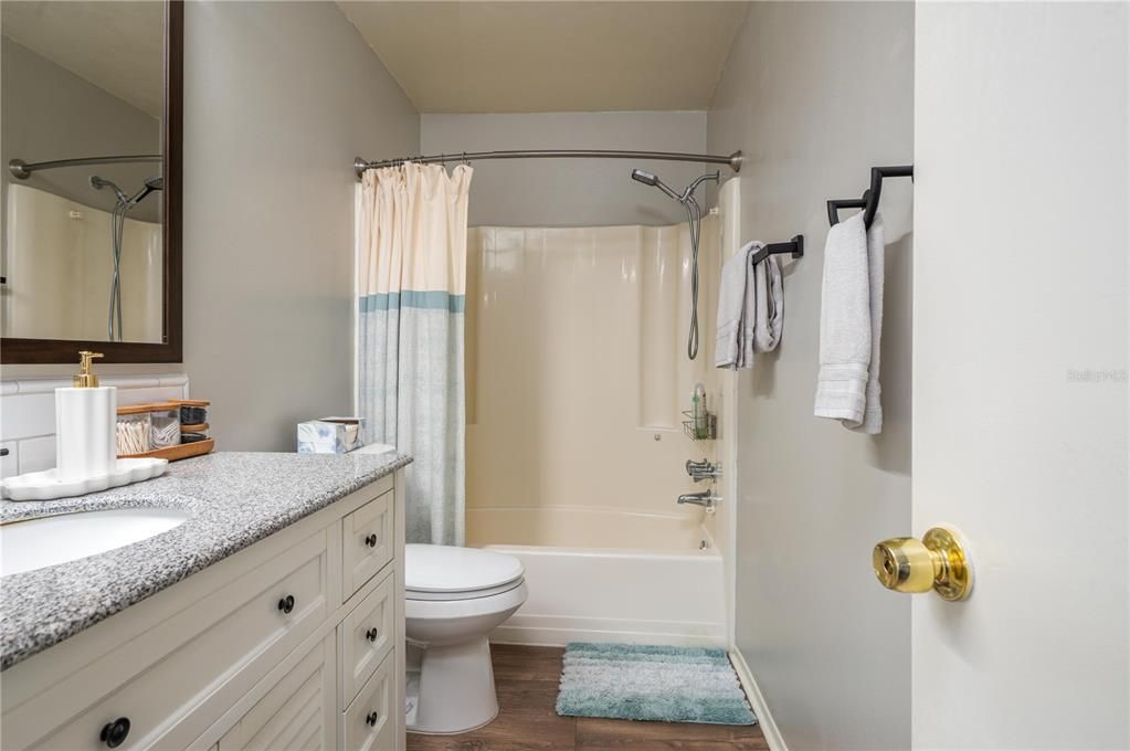 For Sale: $275,000 (2 beds, 2 baths, 1249 Square Feet)