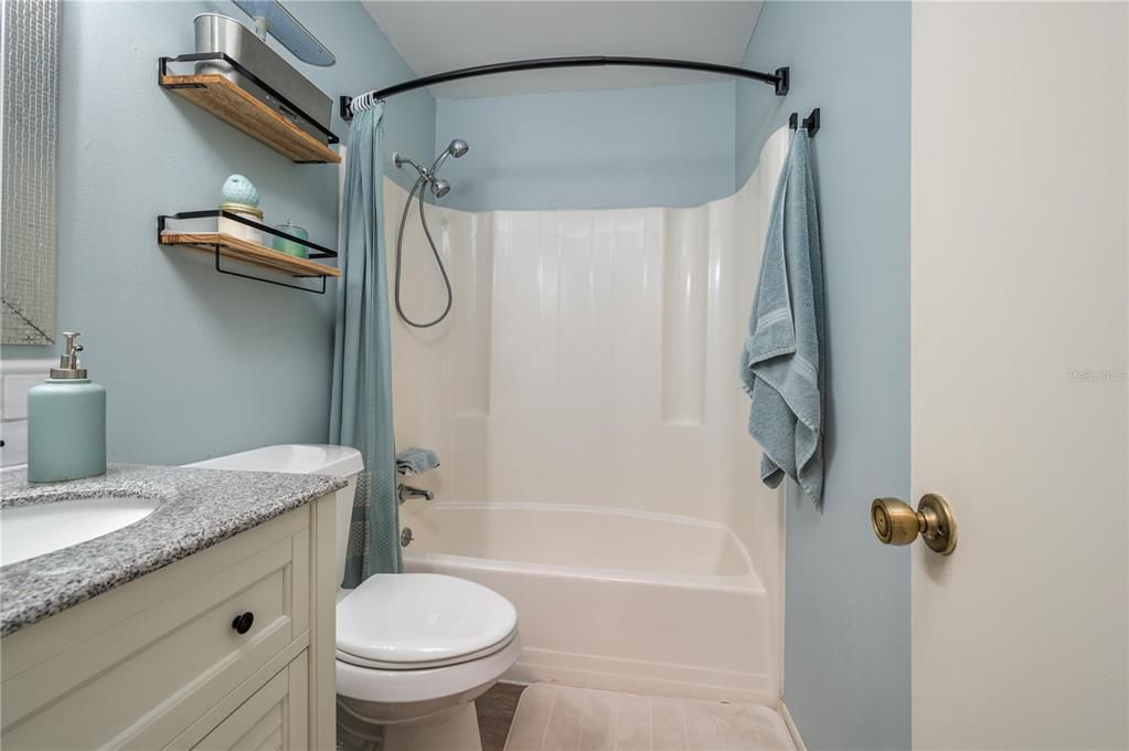 For Sale: $275,000 (2 beds, 2 baths, 1249 Square Feet)