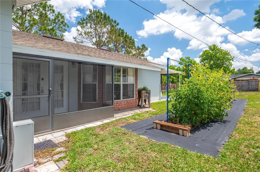 For Sale: $275,000 (2 beds, 2 baths, 1249 Square Feet)