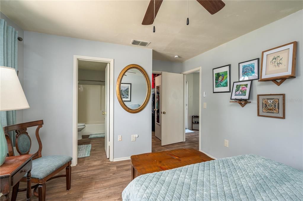 For Sale: $275,000 (2 beds, 2 baths, 1249 Square Feet)