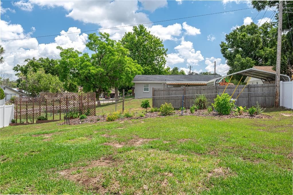 For Sale: $275,000 (2 beds, 2 baths, 1249 Square Feet)