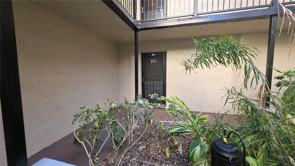 For Rent: $1,850 (2 beds, 2 baths, 1099 Square Feet)