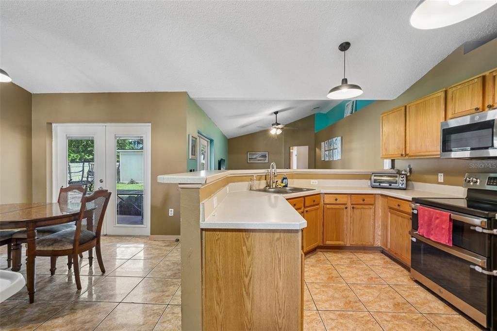 En Venta: $325,000 (4 camas, 2 baños, 1748 Pies cuadrados)