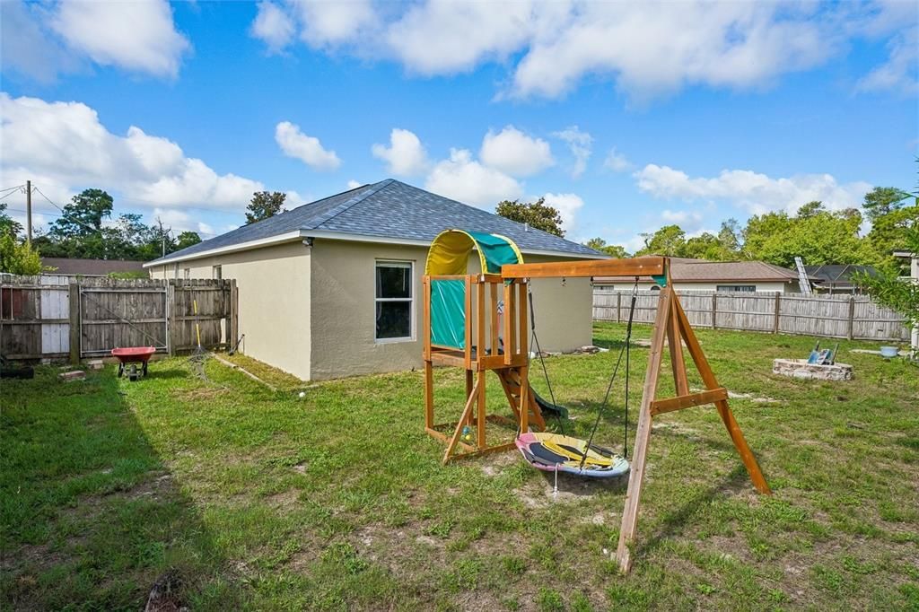 En Venta: $325,000 (4 camas, 2 baños, 1748 Pies cuadrados)
