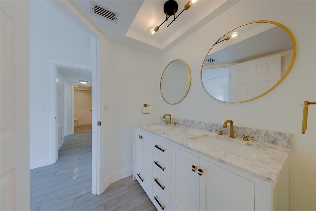 В аренду: $2,300 (2 спален, 2 ванн, 1105 Квадратных фут)