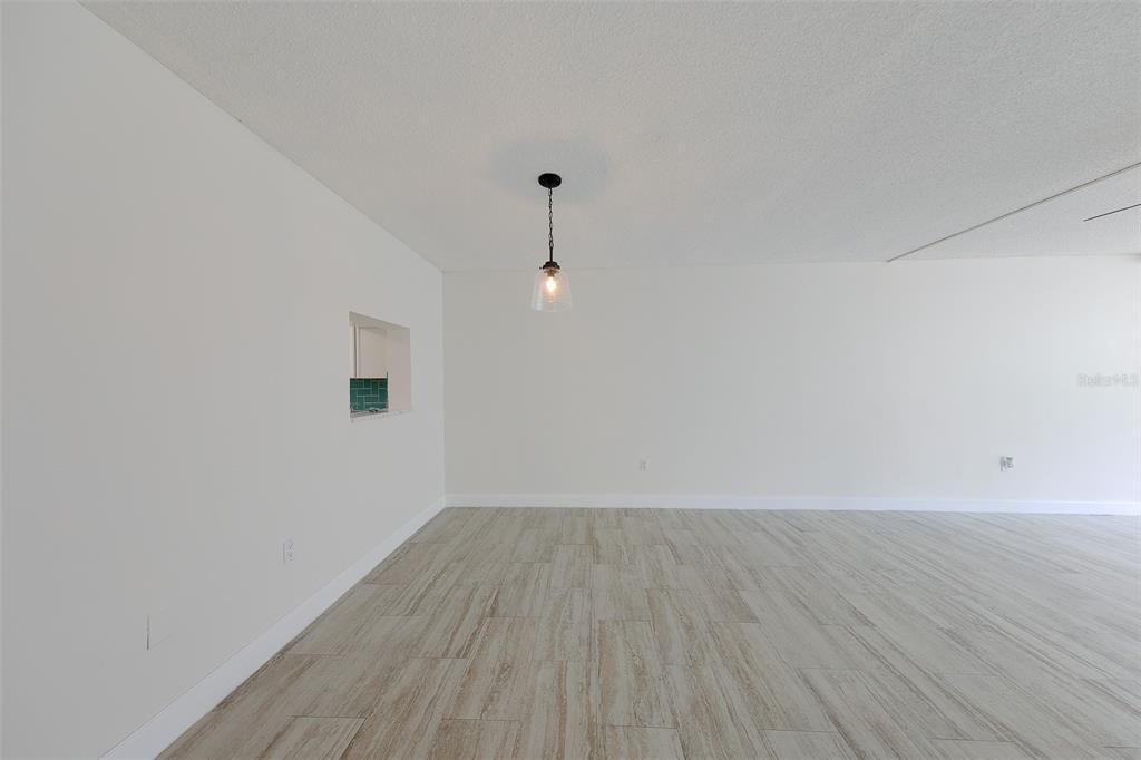 В аренду: $2,300 (2 спален, 2 ванн, 1105 Квадратных фут)