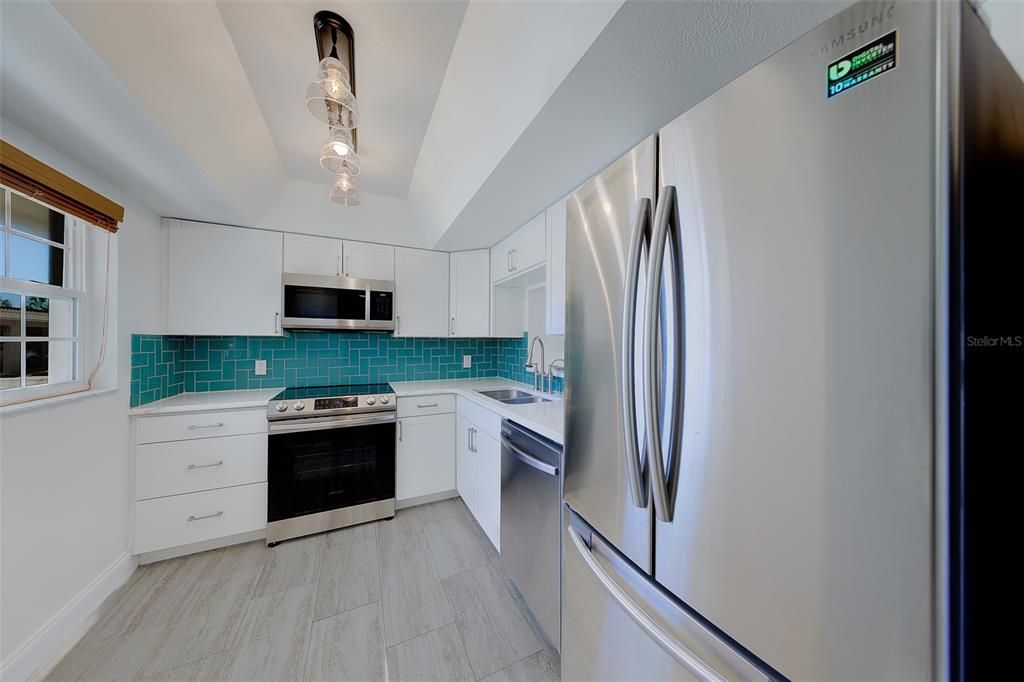 В аренду: $2,300 (2 спален, 2 ванн, 1105 Квадратных фут)