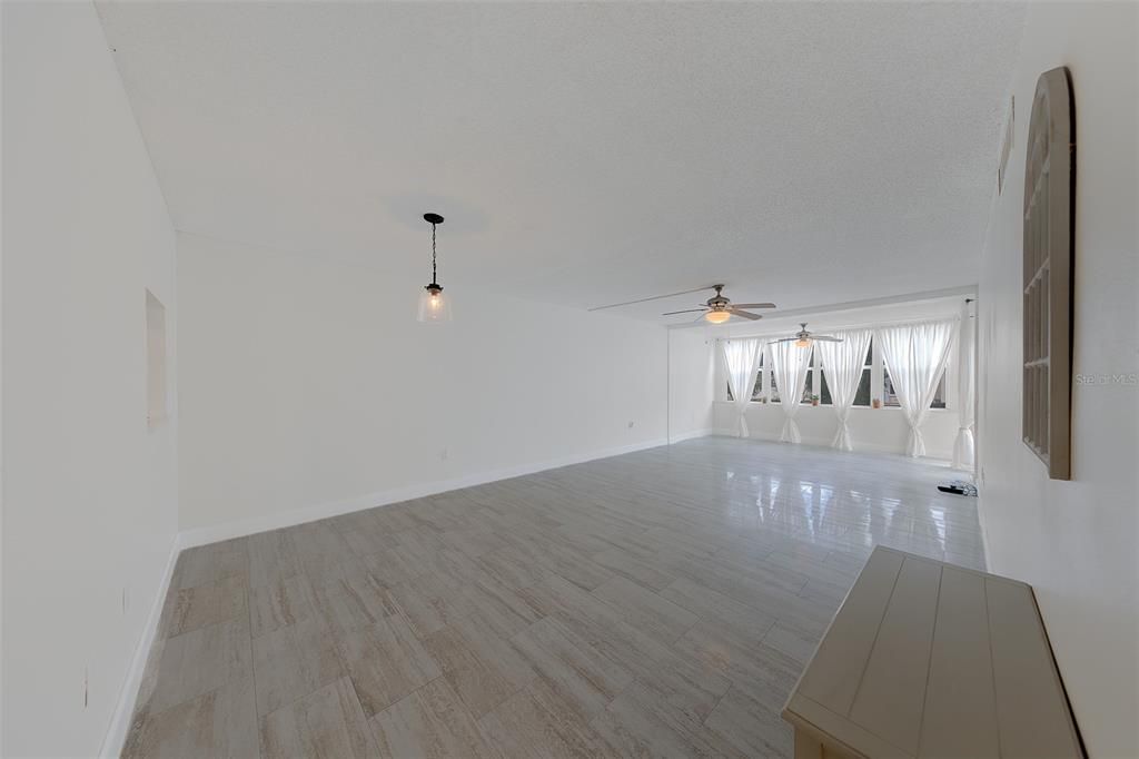 В аренду: $2,300 (2 спален, 2 ванн, 1105 Квадратных фут)