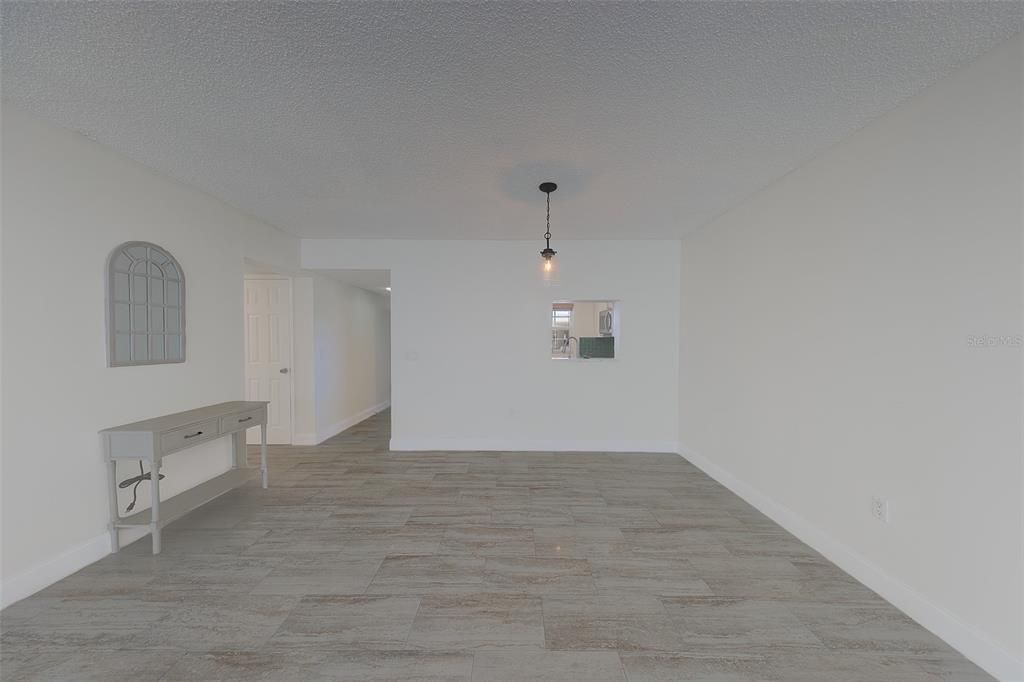 В аренду: $2,300 (2 спален, 2 ванн, 1105 Квадратных фут)