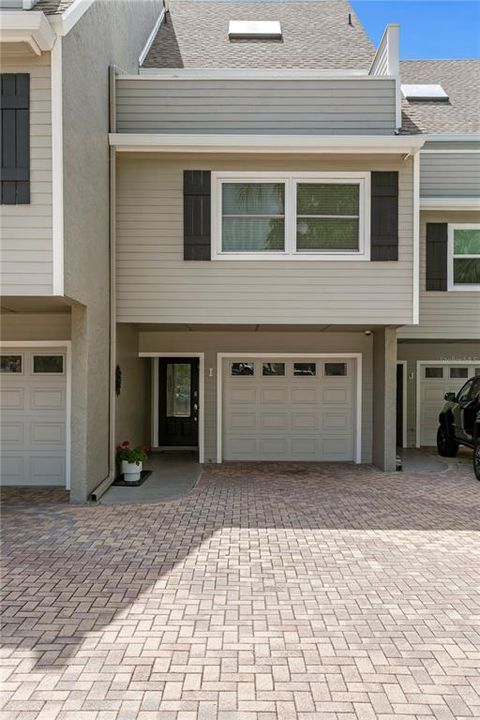 For Sale: $825,000 (3 beds, 2 baths, 1943 Square Feet)