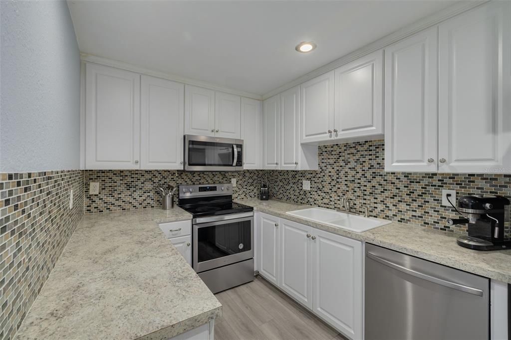 For Sale: $225,000 (3 beds, 2 baths, 1396 Square Feet)