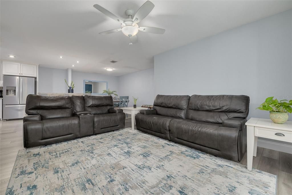 For Sale: $225,000 (3 beds, 2 baths, 1396 Square Feet)