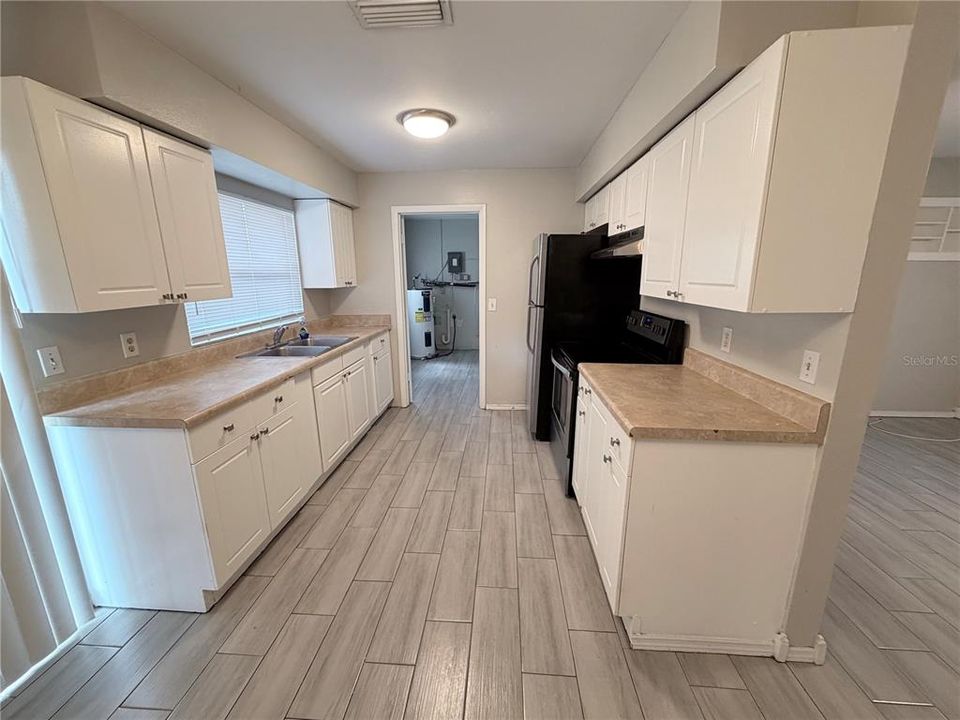 For Rent: $1,595 (3 beds, 1 baths, 1130 Square Feet)