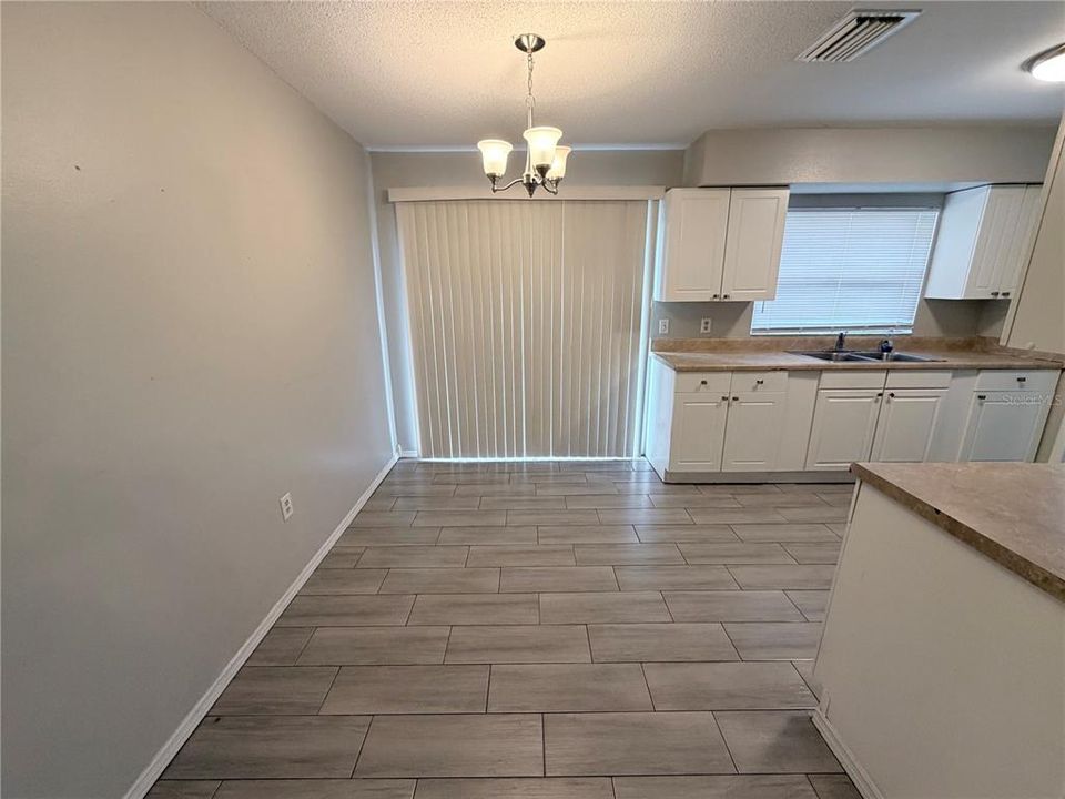 For Rent: $1,595 (3 beds, 1 baths, 1130 Square Feet)