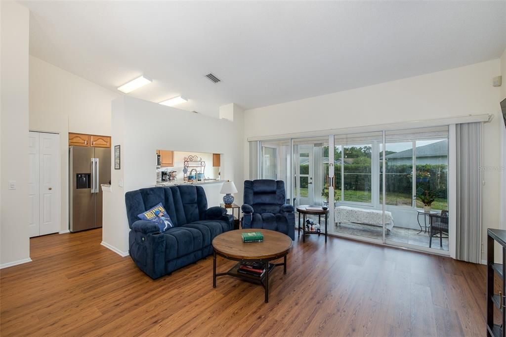 For Sale: $299,000 (2 beds, 2 baths, 1282 Square Feet)