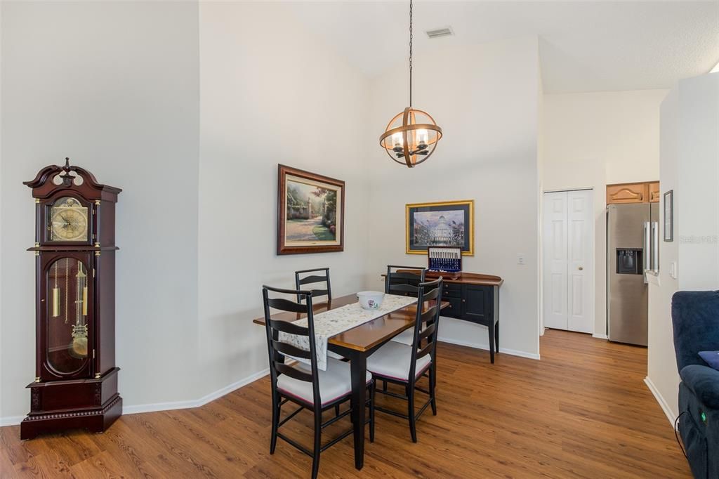 For Sale: $299,000 (2 beds, 2 baths, 1282 Square Feet)