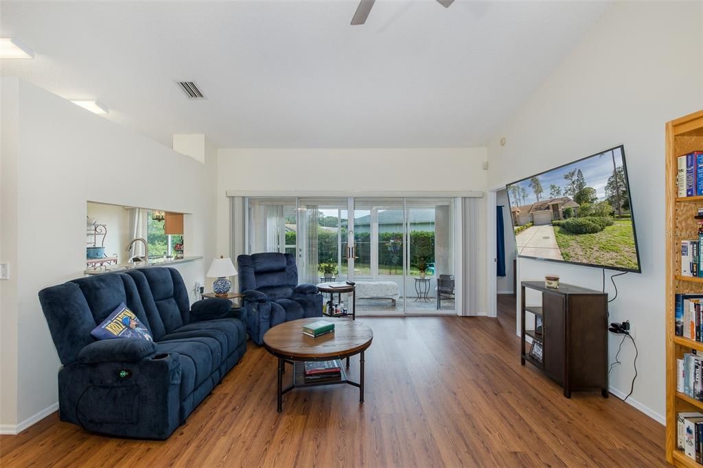 For Sale: $299,000 (2 beds, 2 baths, 1282 Square Feet)