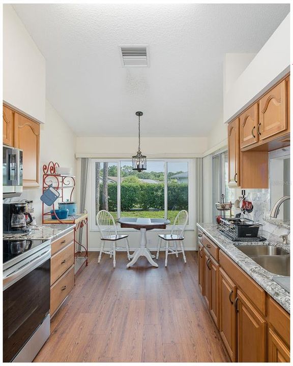 For Sale: $299,000 (2 beds, 2 baths, 1282 Square Feet)