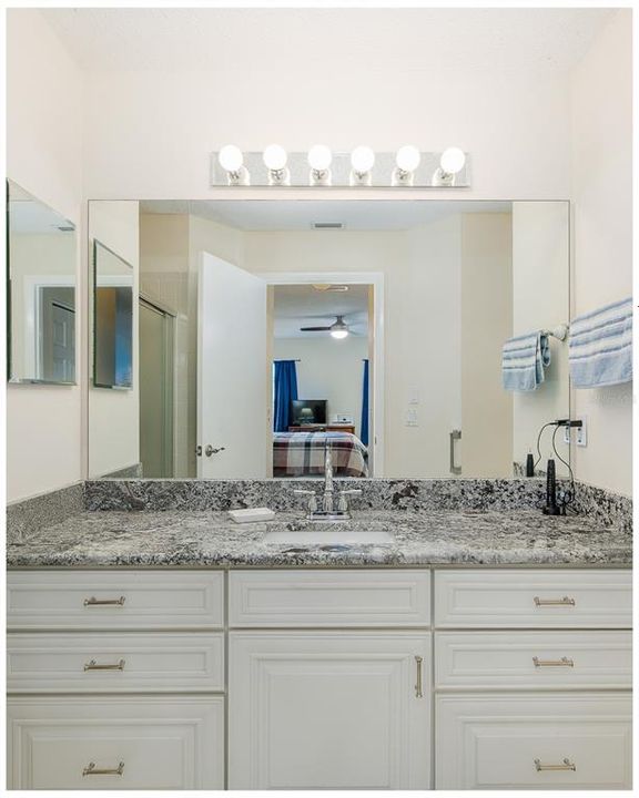 For Sale: $299,000 (2 beds, 2 baths, 1282 Square Feet)