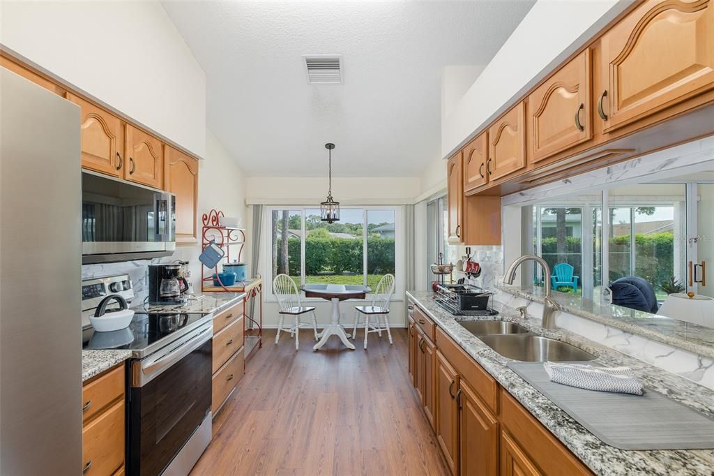 For Sale: $299,000 (2 beds, 2 baths, 1282 Square Feet)
