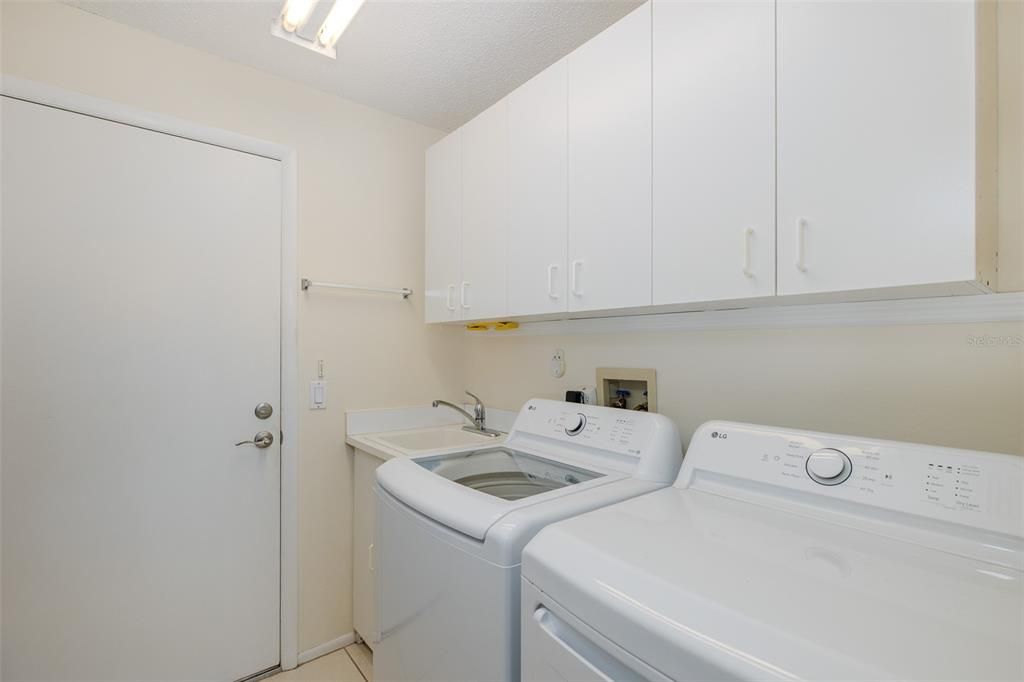 For Sale: $299,000 (2 beds, 2 baths, 1282 Square Feet)