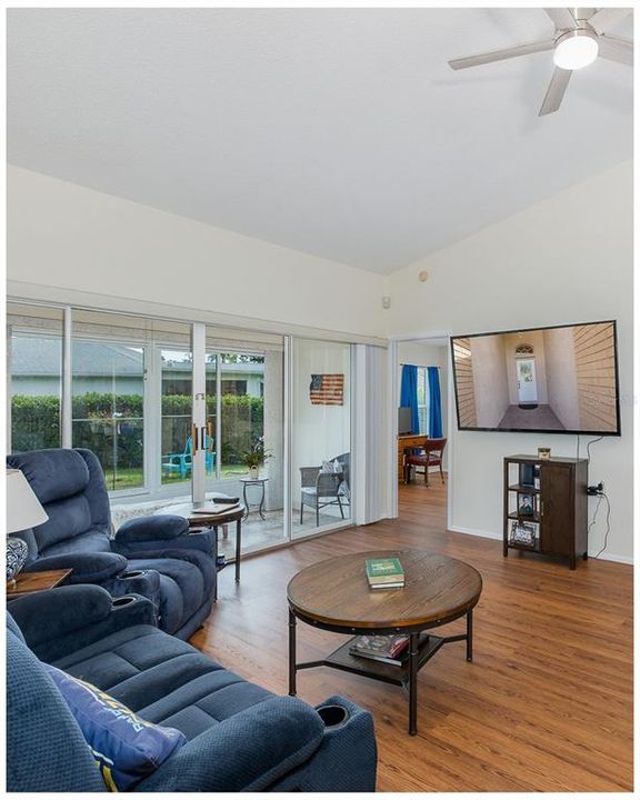 For Sale: $299,000 (2 beds, 2 baths, 1282 Square Feet)