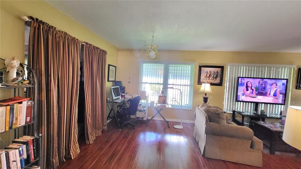En Venta: $339,900 (2 camas, 2 baños, 1715 Pies cuadrados)