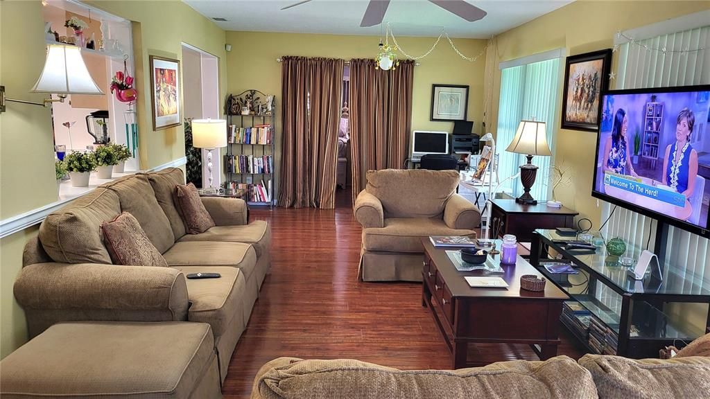 En Venta: $339,900 (2 camas, 2 baños, 1715 Pies cuadrados)
