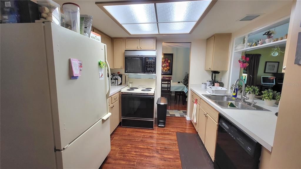 En Venta: $339,900 (2 camas, 2 baños, 1715 Pies cuadrados)