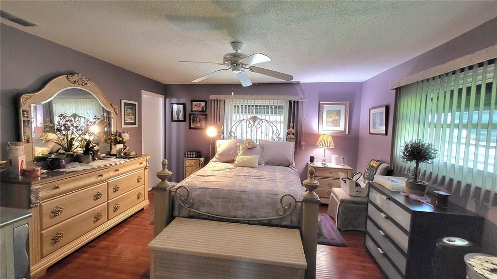 En Venta: $339,900 (2 camas, 2 baños, 1715 Pies cuadrados)