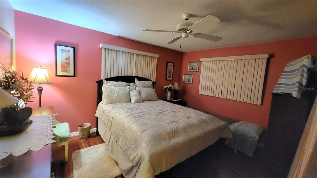 En Venta: $339,900 (2 camas, 2 baños, 1715 Pies cuadrados)