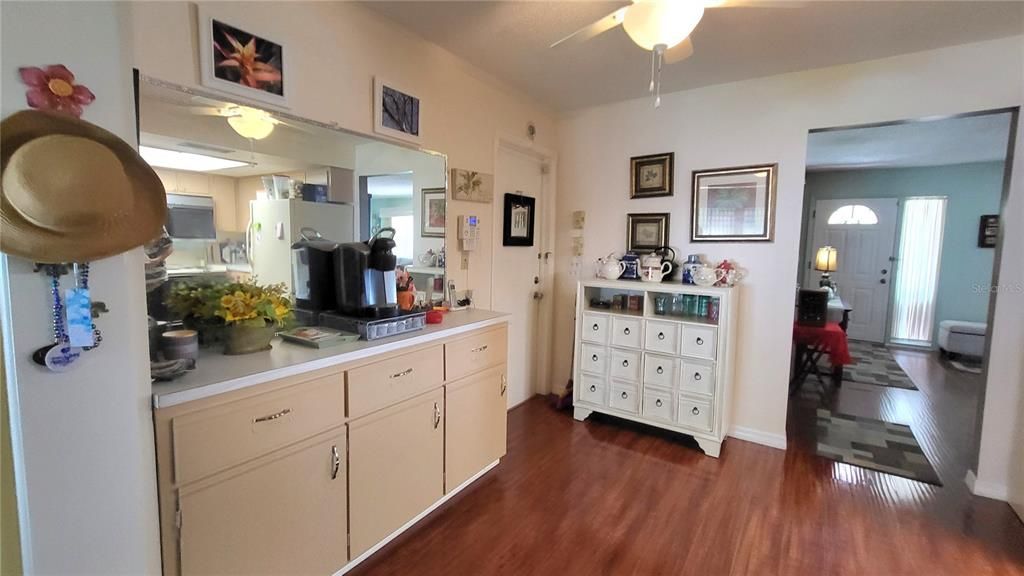 En Venta: $339,900 (2 camas, 2 baños, 1715 Pies cuadrados)
