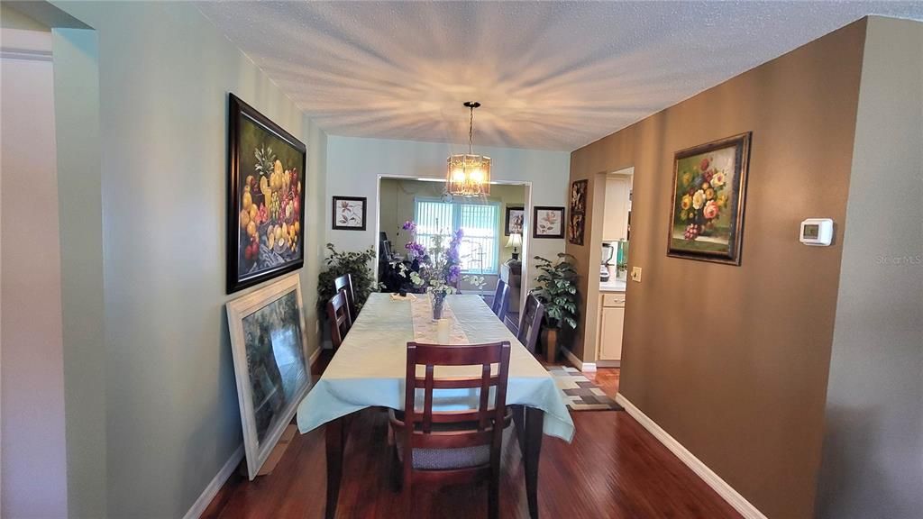 En Venta: $339,900 (2 camas, 2 baños, 1715 Pies cuadrados)