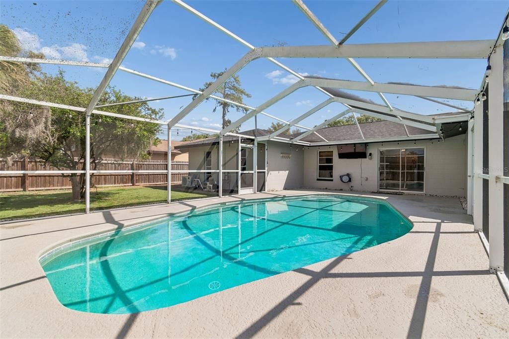 For Rent: $2,650 (4 beds, 2 baths, 1822 Square Feet)