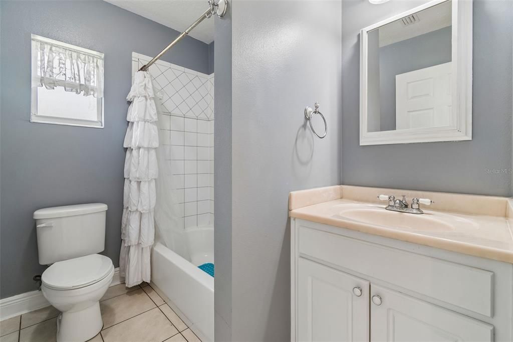 For Rent: $2,650 (4 beds, 2 baths, 1822 Square Feet)