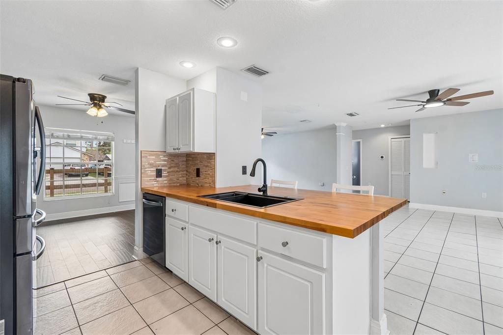 For Rent: $2,650 (4 beds, 2 baths, 1822 Square Feet)