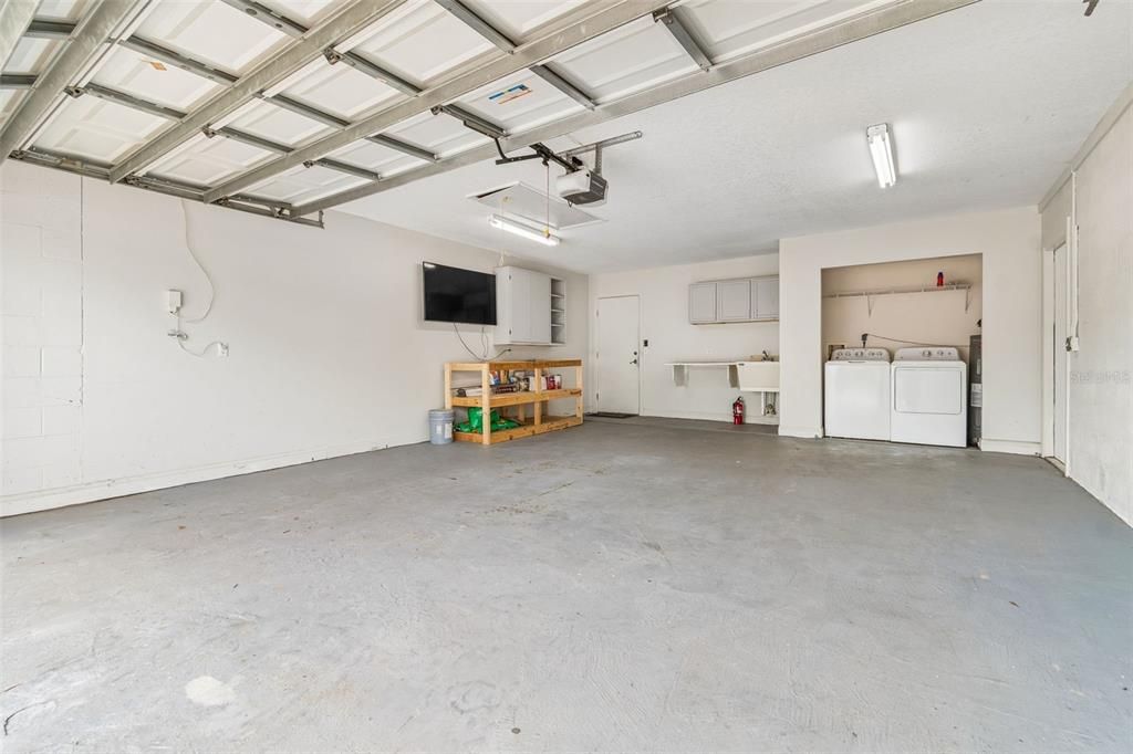For Rent: $2,650 (4 beds, 2 baths, 1822 Square Feet)
