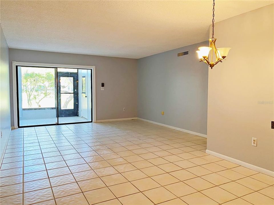 En Venta: $205,000 (2 camas, 2 baños, 1000 Pies cuadrados)