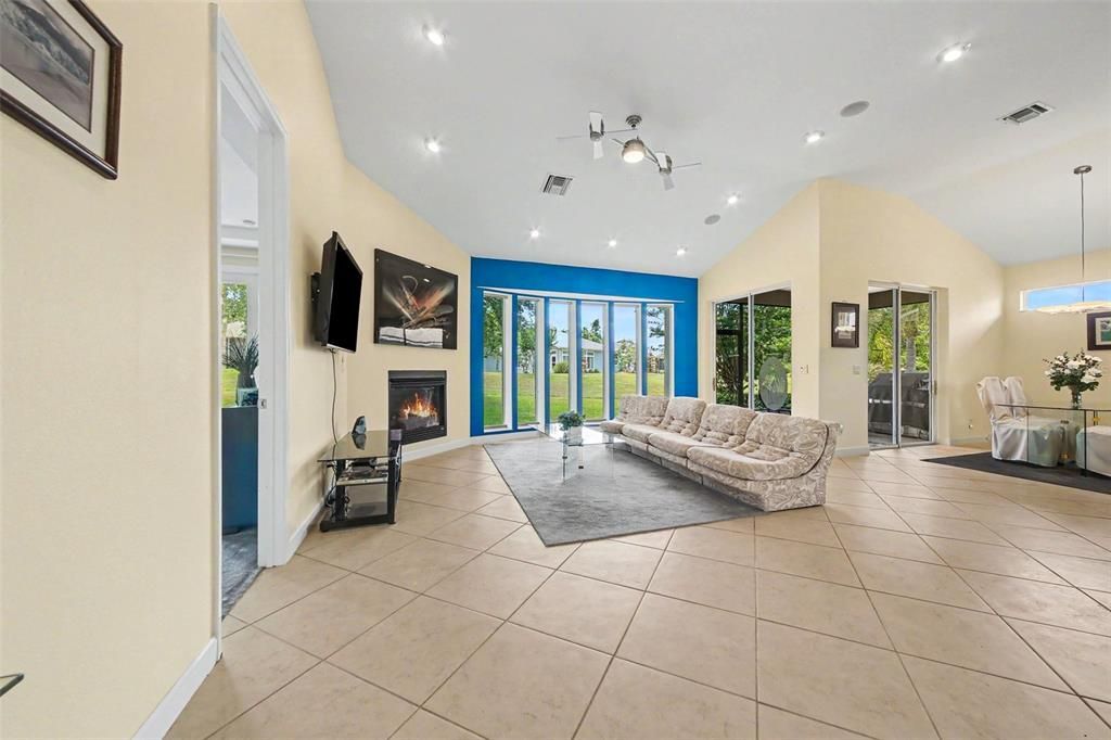 For Sale: $392,000 (3 beds, 3 baths, 2012 Square Feet)