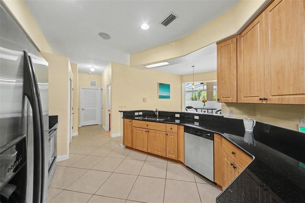 For Sale: $392,000 (3 beds, 3 baths, 2012 Square Feet)