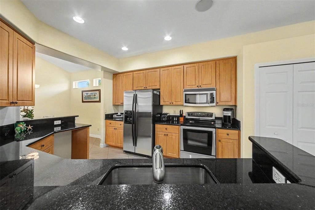 For Sale: $392,000 (3 beds, 3 baths, 2012 Square Feet)