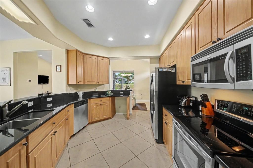 For Sale: $392,000 (3 beds, 3 baths, 2012 Square Feet)