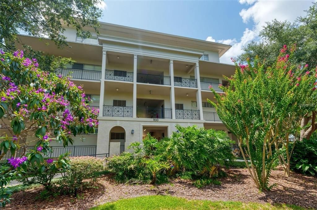 For Sale: $390,000 (2 beds, 1 baths, 987 Square Feet)