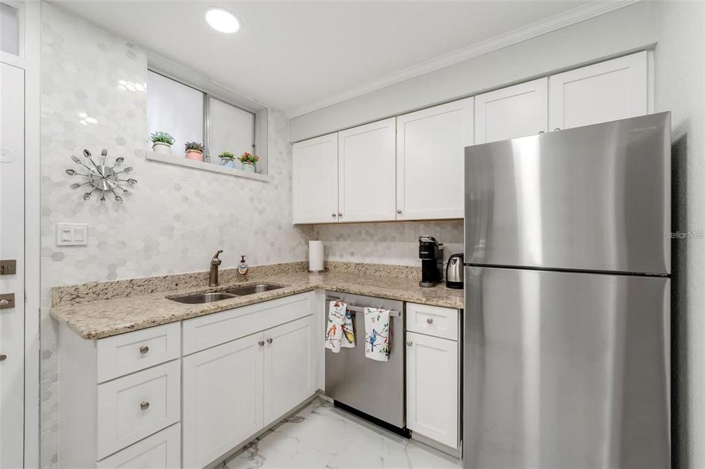 For Sale: $390,000 (2 beds, 1 baths, 987 Square Feet)