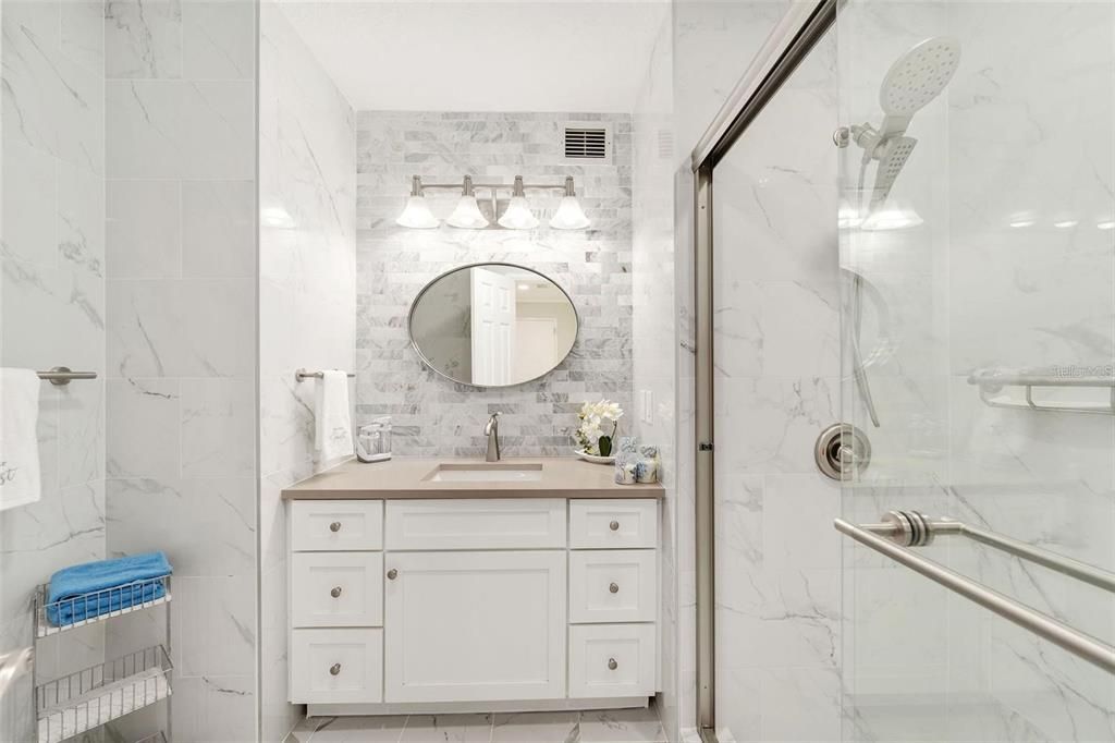 For Sale: $390,000 (2 beds, 1 baths, 987 Square Feet)