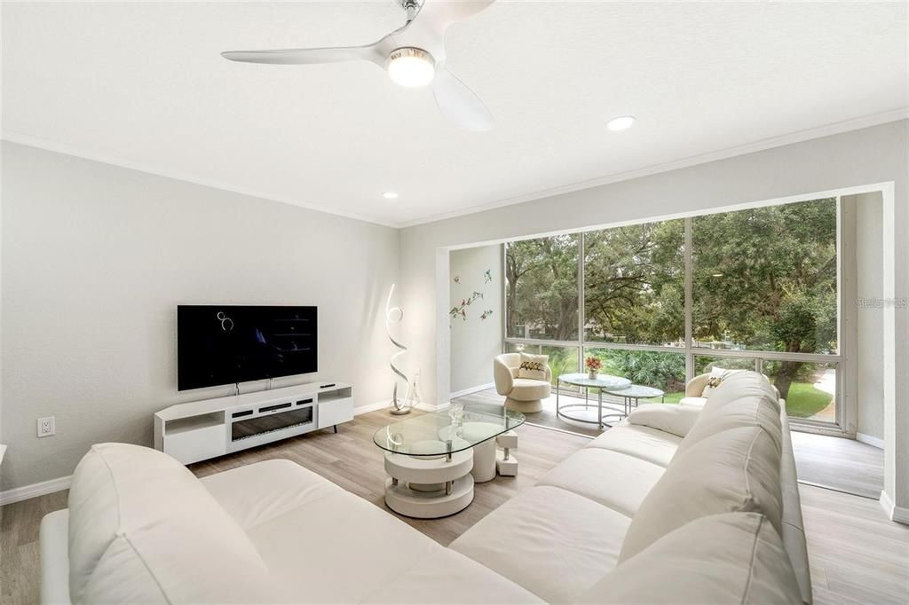 For Sale: $390,000 (2 beds, 1 baths, 987 Square Feet)