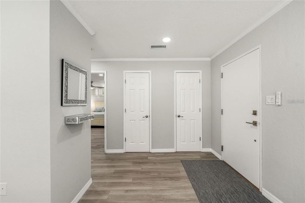 For Sale: $390,000 (2 beds, 1 baths, 987 Square Feet)