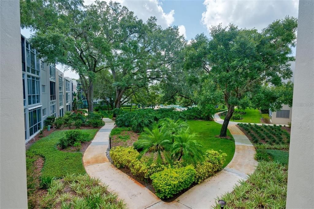 For Sale: $390,000 (2 beds, 1 baths, 987 Square Feet)